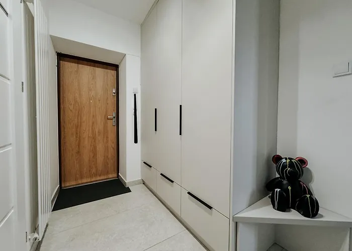 Old Town Next To Main Station דירה *