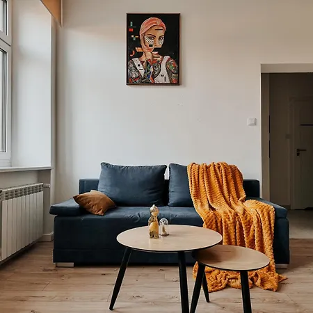 Old Town Next To Main Station شقة